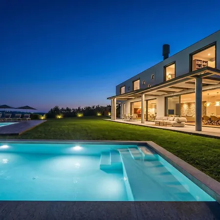Vista For 7 Persons Near Motovun With 60 M2 Heated Pool, Free Bikes & Panoramic View Villa *