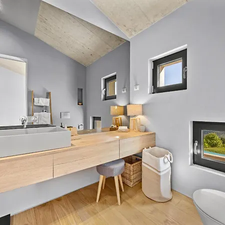 Vista For 7 Persons Near Motovun With 60 M2 Heated Pool, Free Bikes & Panoramic View Villa *