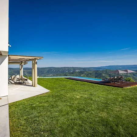 Villa Vista For 7 Persons Near Motovun With 60 M2 Heated Pool, Free Bikes & Panoramic View *