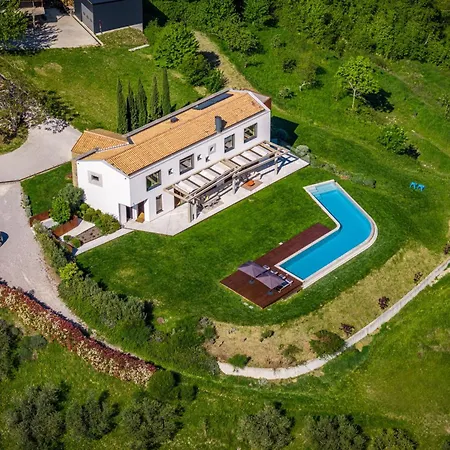 Villa Vista For 7 Persons Near Motovun With 60 M2 Heated Pool, Free Bikes & Panoramic View *